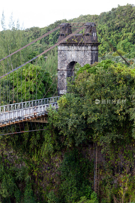 留尼汪岛东河悬索桥