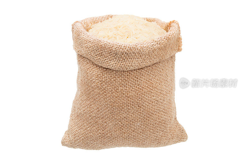 粗麻袋中的白米孤立在白色背景上
