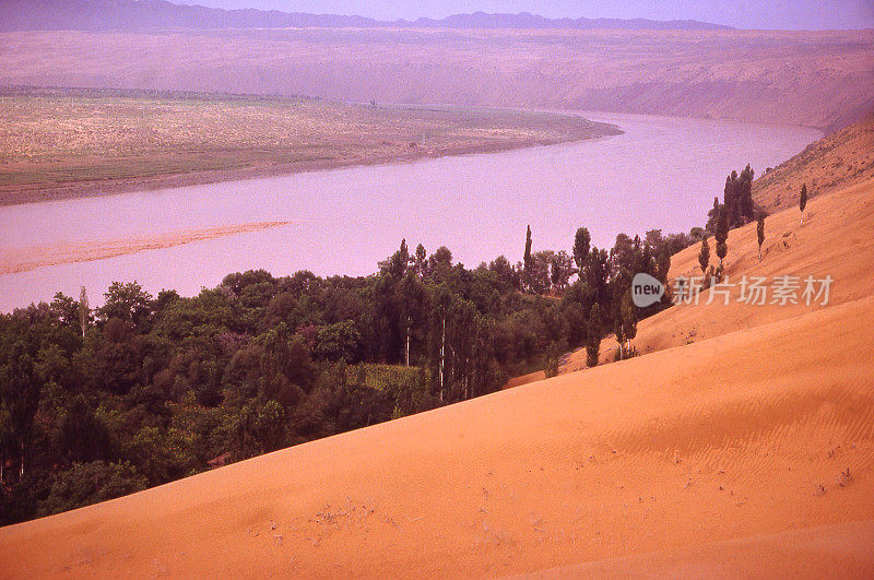 沙丘入侵河流从通湖沙漠靠近中卫宁夏沿黄河