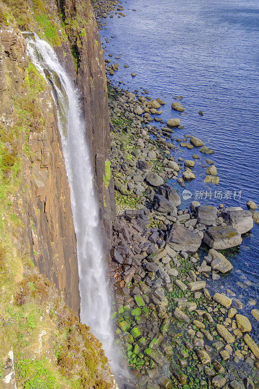 苏格兰内赫布里底群岛中最大、最北的主要岛屿斯凯岛上的吉尔特岩石和梅尔特瀑布