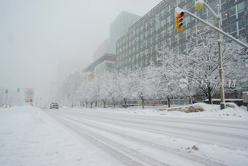 雪下的城市，渥太华