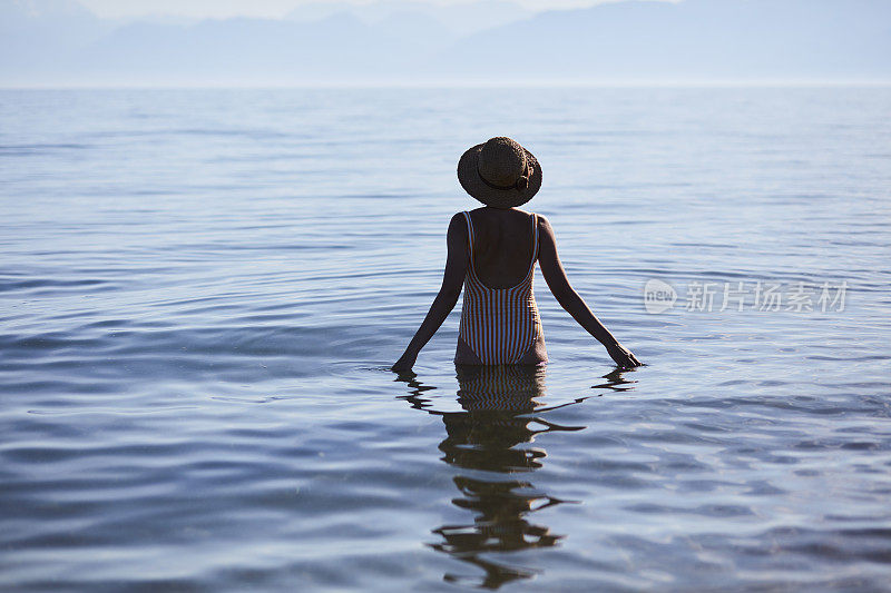 海滩上的梦幻女孩