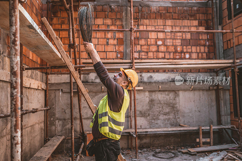 建筑工地的建筑工人