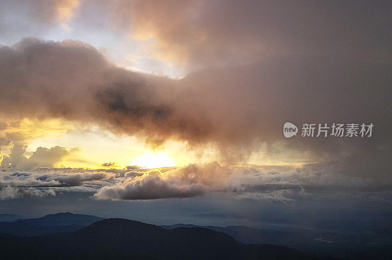 马来西亚彭航高地峡日落