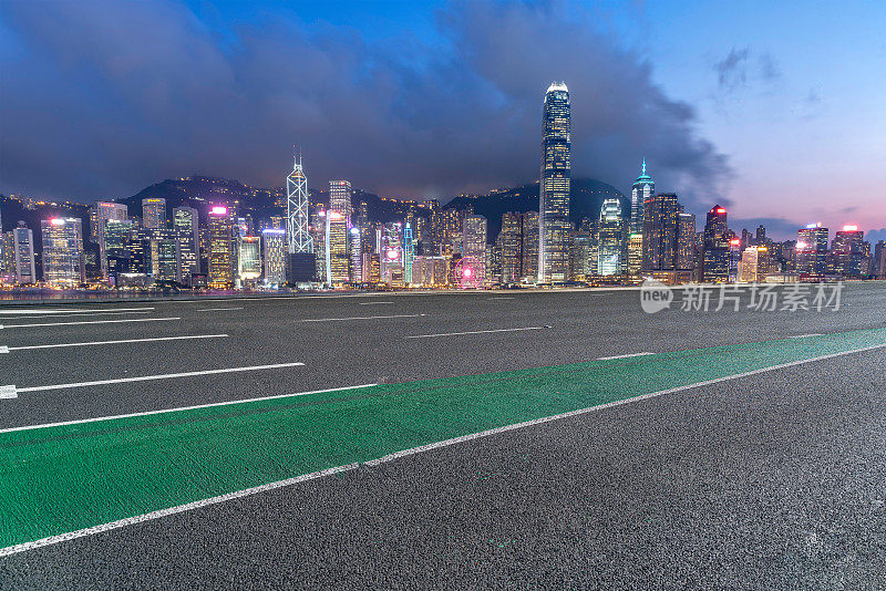 空空如也的道路与香港城市日落的轨迹