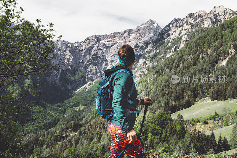 在欧洲阿尔卑斯山徒步旅行