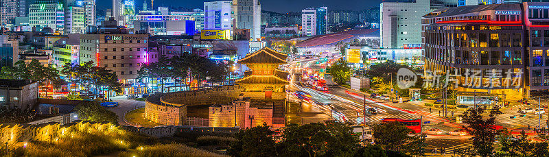 首尔兴景门东大门高速行驶，霓虹夜景一览韩国