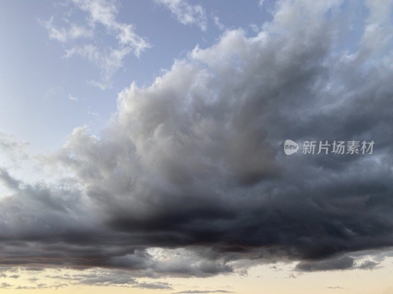 暴风雨般的新英格兰天空