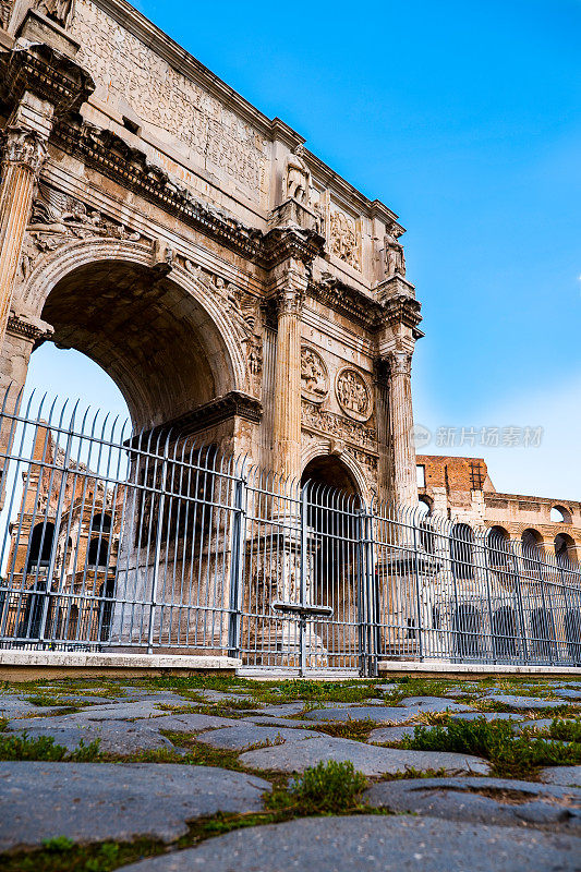 君士坦丁拱门附近的斗兽场和罗马广场