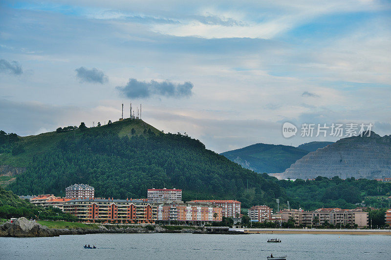 比斯开湾卡斯特罗乌代莱斯镇的风景