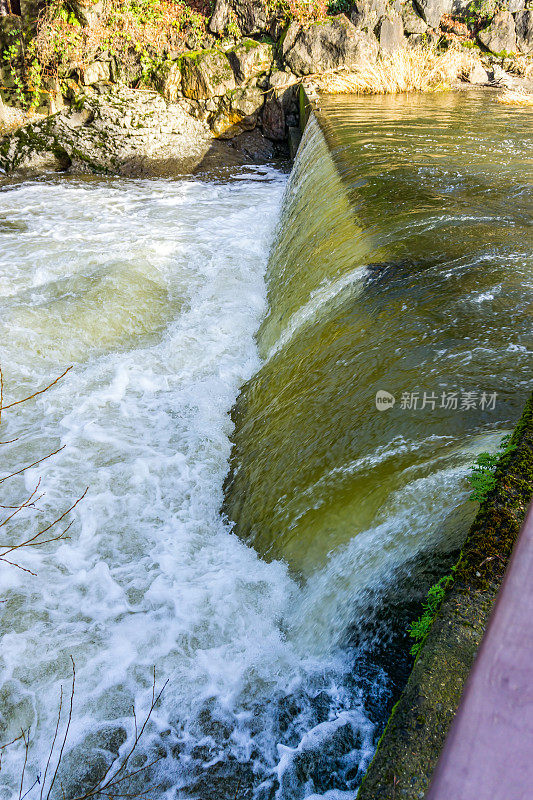 水梯级特写