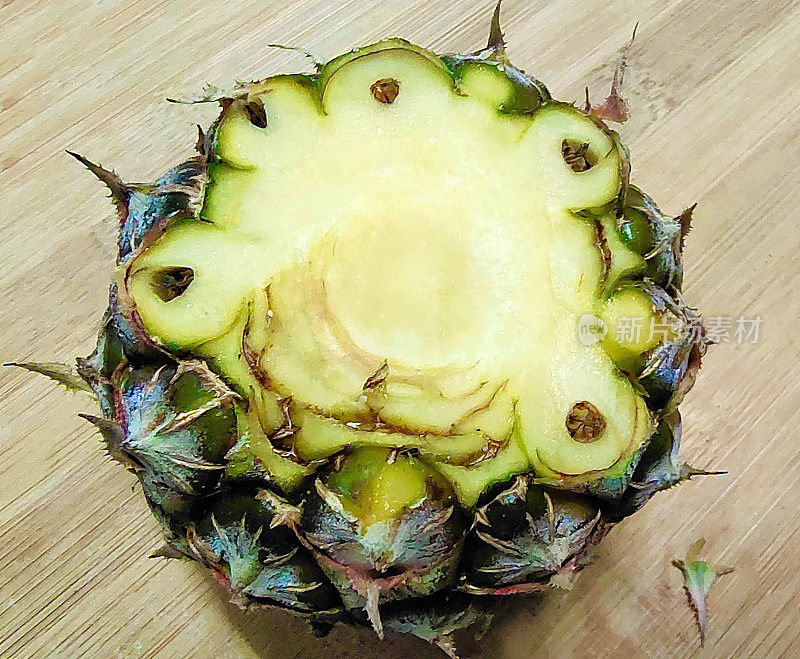 新鲜甜美的有机菠萝