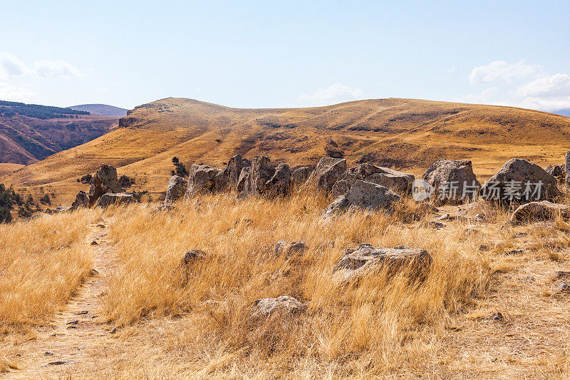 在Zorats-Karer或Karahunj的立石。古代巨石群，亚美尼亚的Syunik地区。