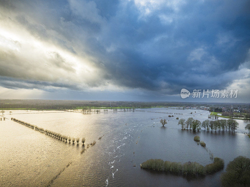 Vecht河高水位在Dalfsen泛滥