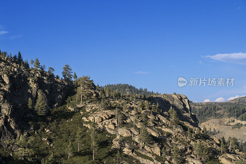 唐纳山口的秋景