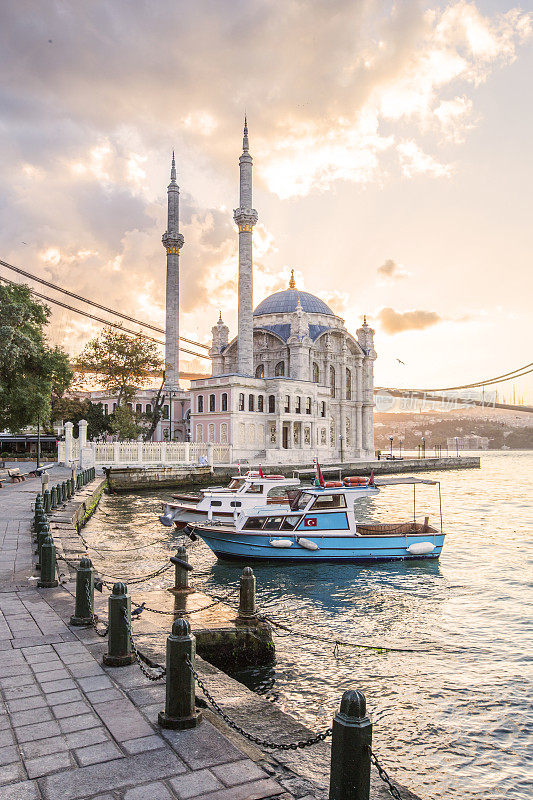 伊斯坦布尔的Ortakoy清真寺