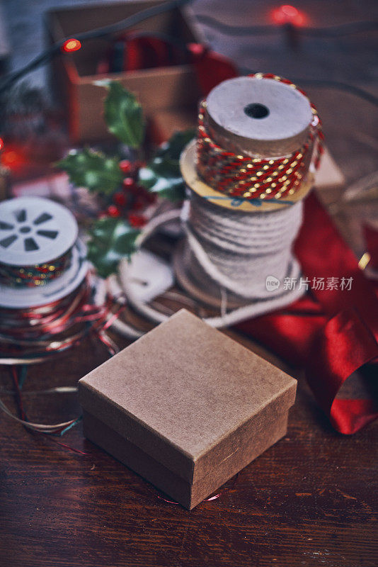 包装和装饰圣诞礼物