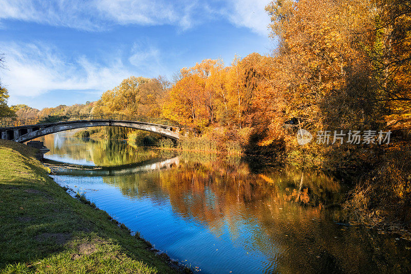 晴朗的秋日，波兰什切琴公园