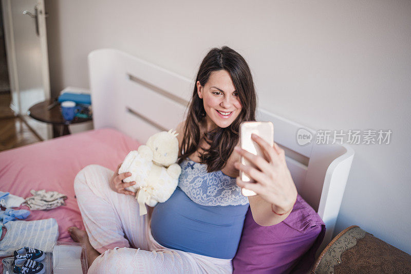 孕妇自拍社交媒体