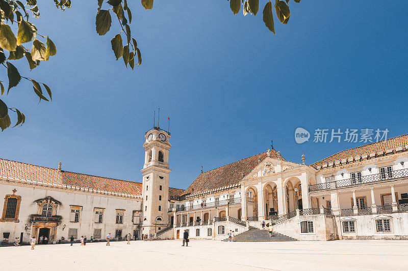 历史悠久的科英布拉大学的主广场