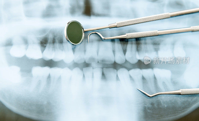 牙科x光和工具背景