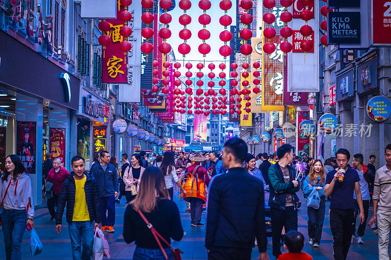 2019年12月中国广州上下九步行街。荔湾区商业步行街城市的主要购物区。主要旅游景点。