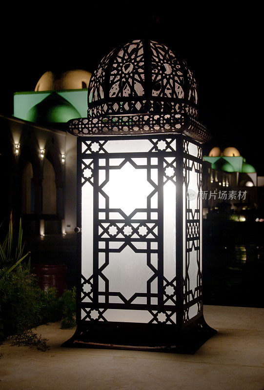 阿拉伯语夜晚复古街灯