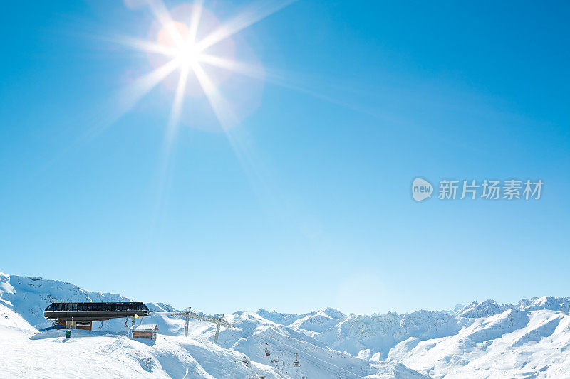 滑雪胜地的滑雪缆车