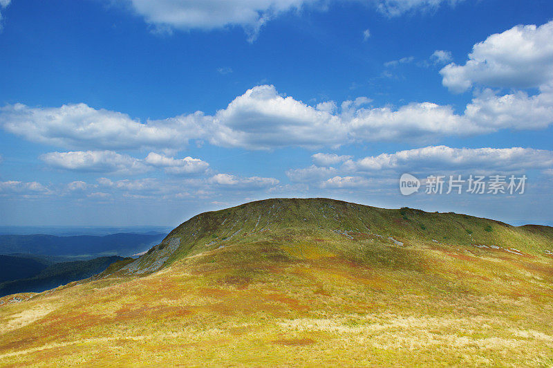 夏天山景观