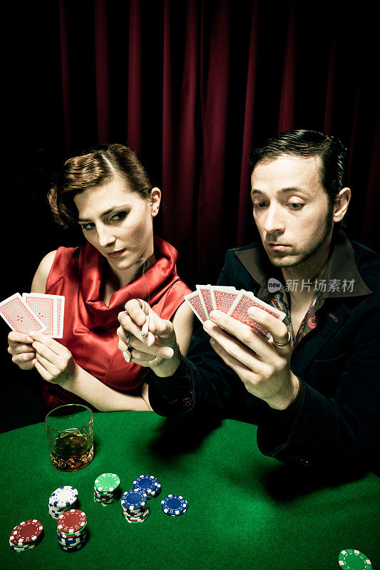 作弊扑克玩家赌博