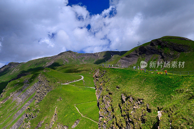 瑞士因特拉肯山脉的山峰