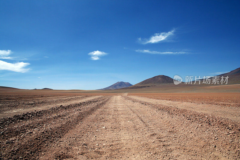 玻利维亚的沙漠道路