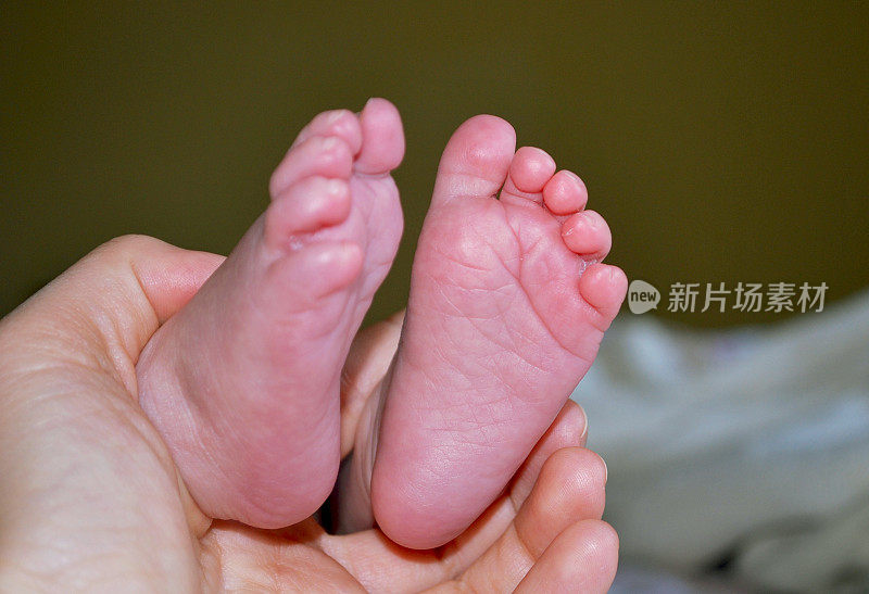 新生女婴的脚