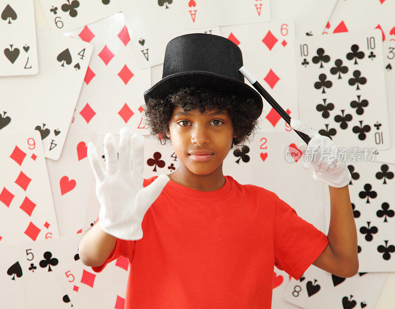 年轻的魔术师用魔术棒