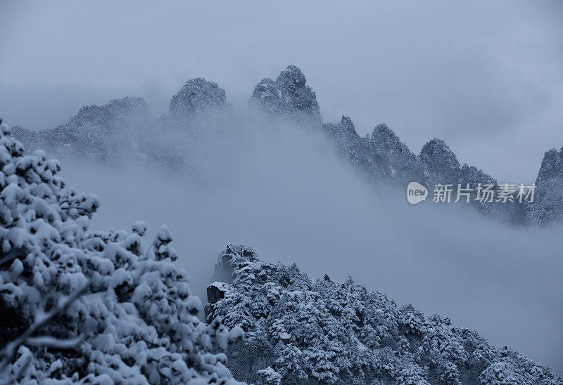 受中国黄山极地涡旋影响