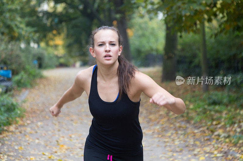 运动女性跑步