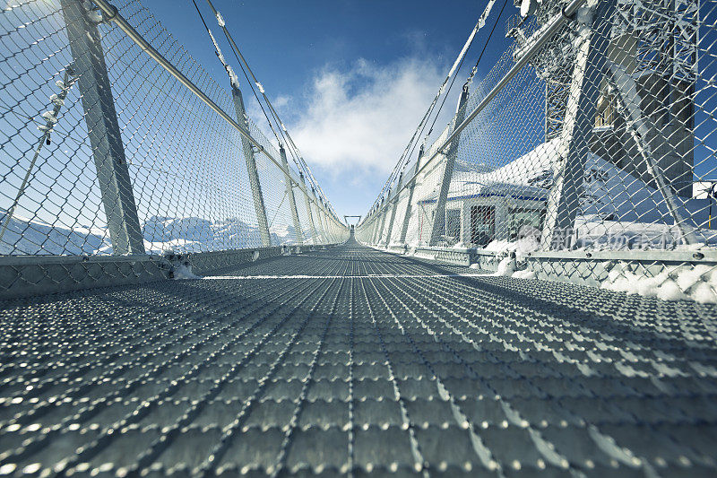 瑞士阿尔卑斯山上的天空桥