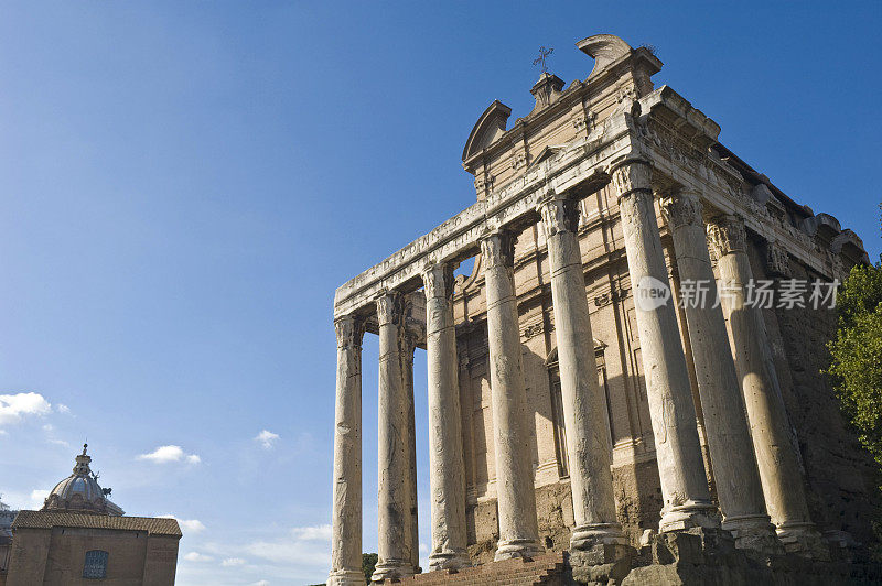 安东尼尼乌斯和福斯蒂娜神庙，罗马