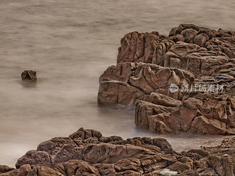 岩石海滩