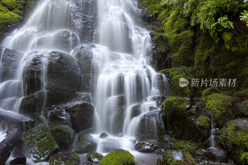 哥伦比亚河峡谷瓦赫基纳瀑布