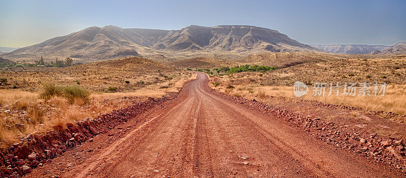 纳米比亚的砾石路