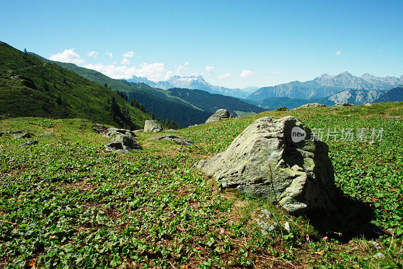 瑞士阿尔卑斯山的山脉景观