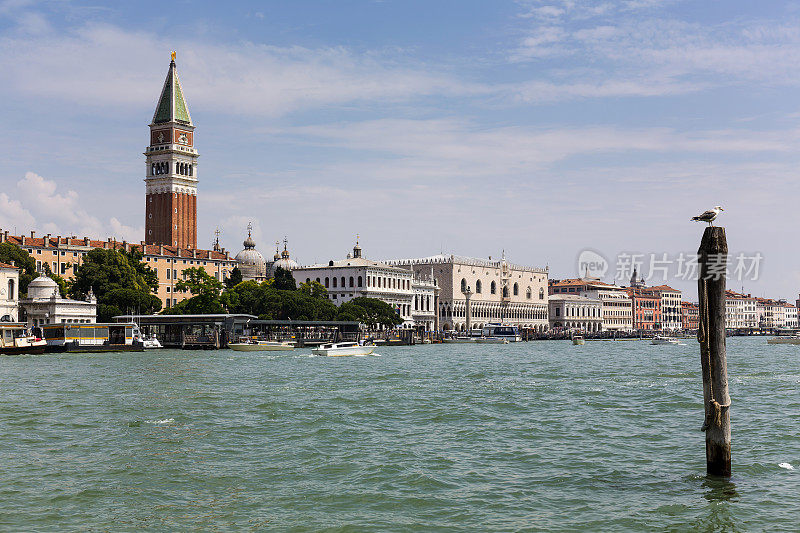 威尼斯大运河对面的圣马可广场