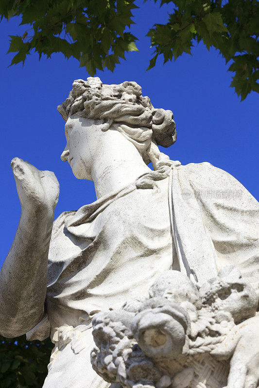 巴黎杜伊勒里宫花园的波莫娜女神雕像