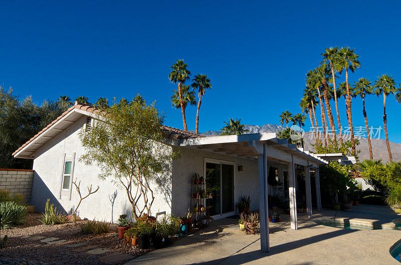 家和后院庭院，棕榈泉景观，南加州，美国