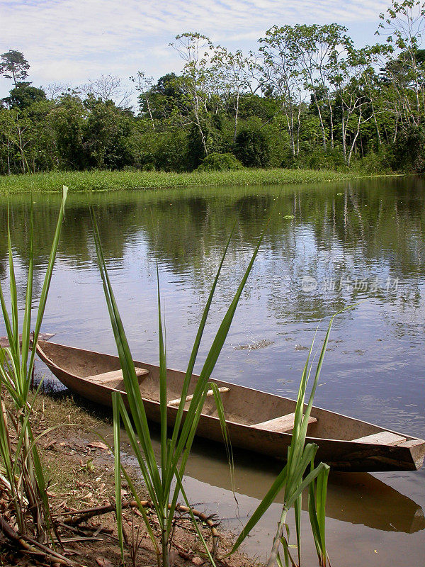 秘鲁的亚马逊河木船独木舟