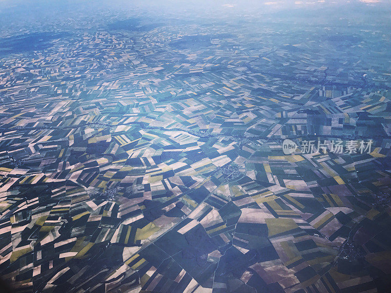 从飞机上鸟瞰法国田野