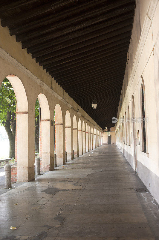 卡拉瓦乔圣殿(贝加莫，伦巴第，意大利)，门廊