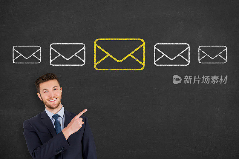 电子邮件营销概念的黑板背景