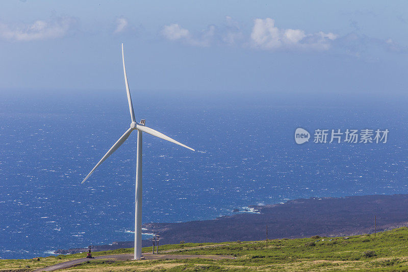 山顶上的风力涡轮机